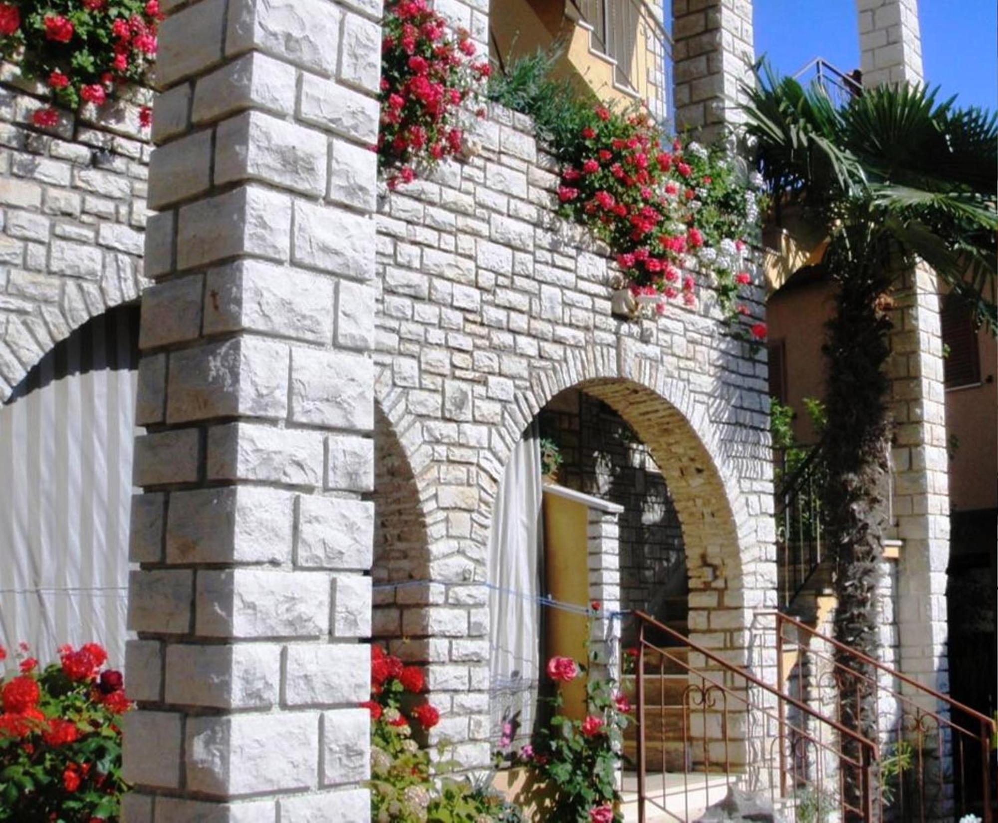 Renata Mare Apartments 로비니 외부 사진