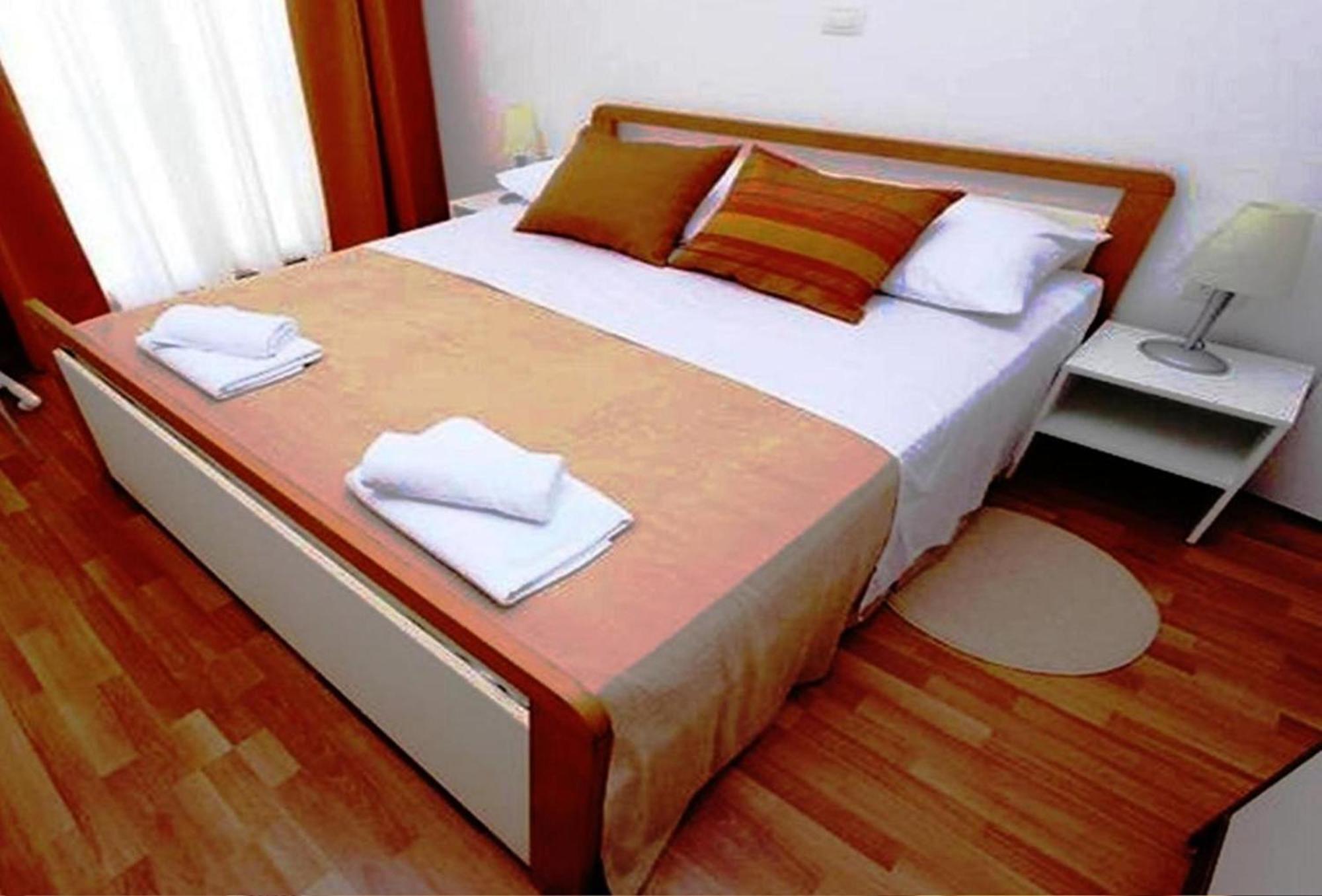 Renata Mare Apartments 로비니 외부 사진